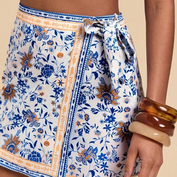 White Boho Women's Vacation Printed Sleeveless Top & Shorts Set - Picture 7 of 7